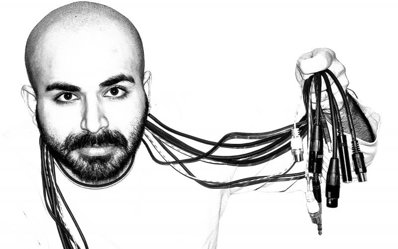 © Hassan Zanjirani Farahani Hassan Zanjirani Farahani