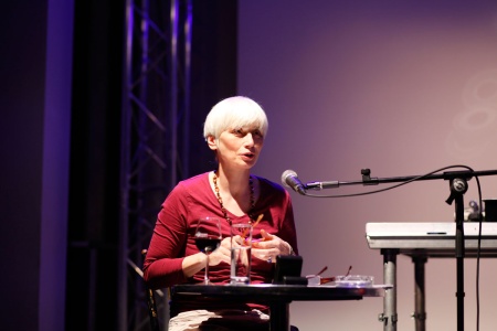 Sabine Sanio am Mikrofon