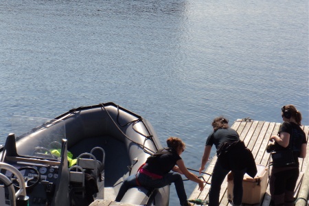 Heike Vester picks Angélica Castelló and Susanna Niedermayr up with her boot at Svolvær.